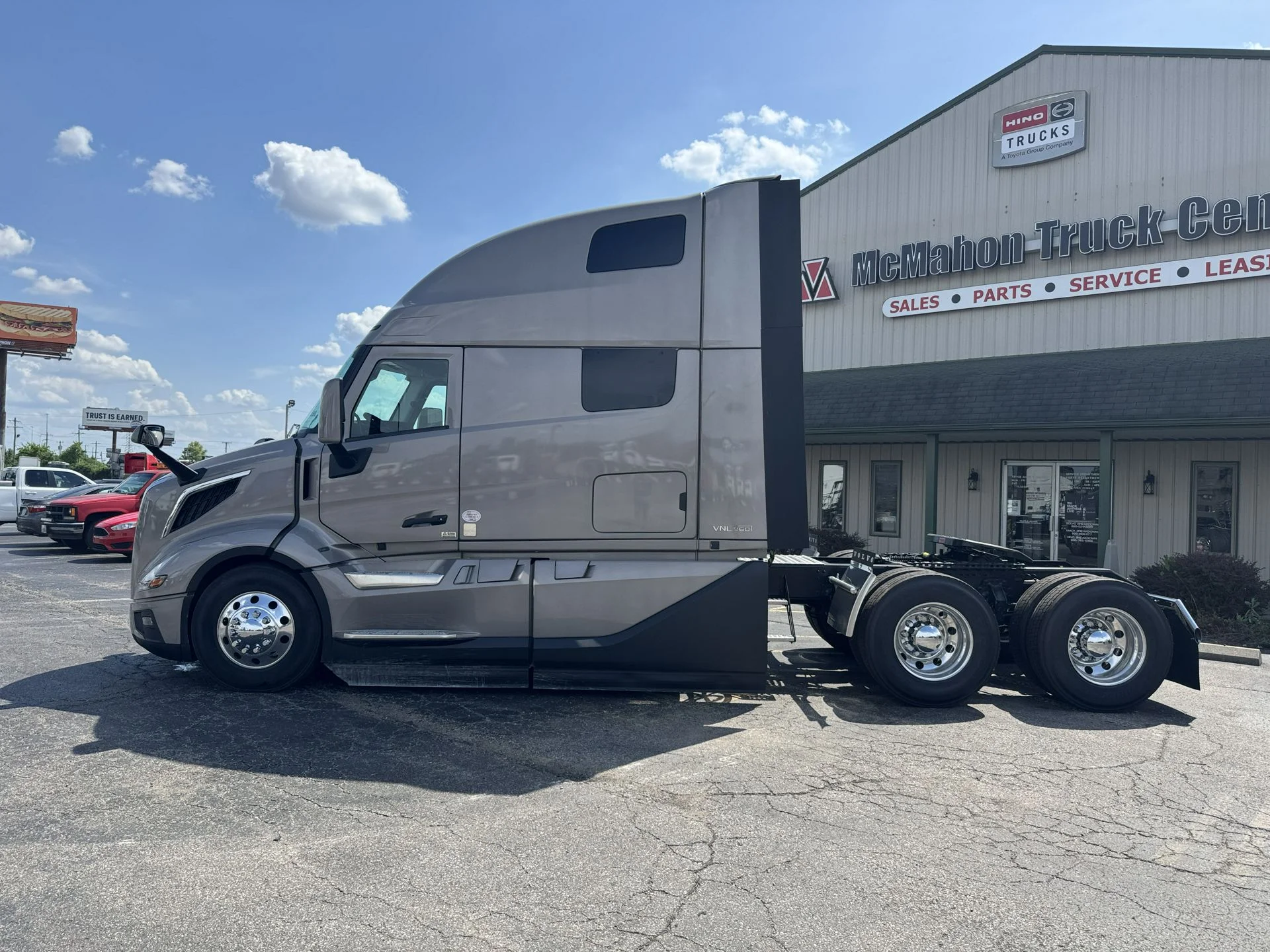 2026 Volvo VNL 860 - image 2