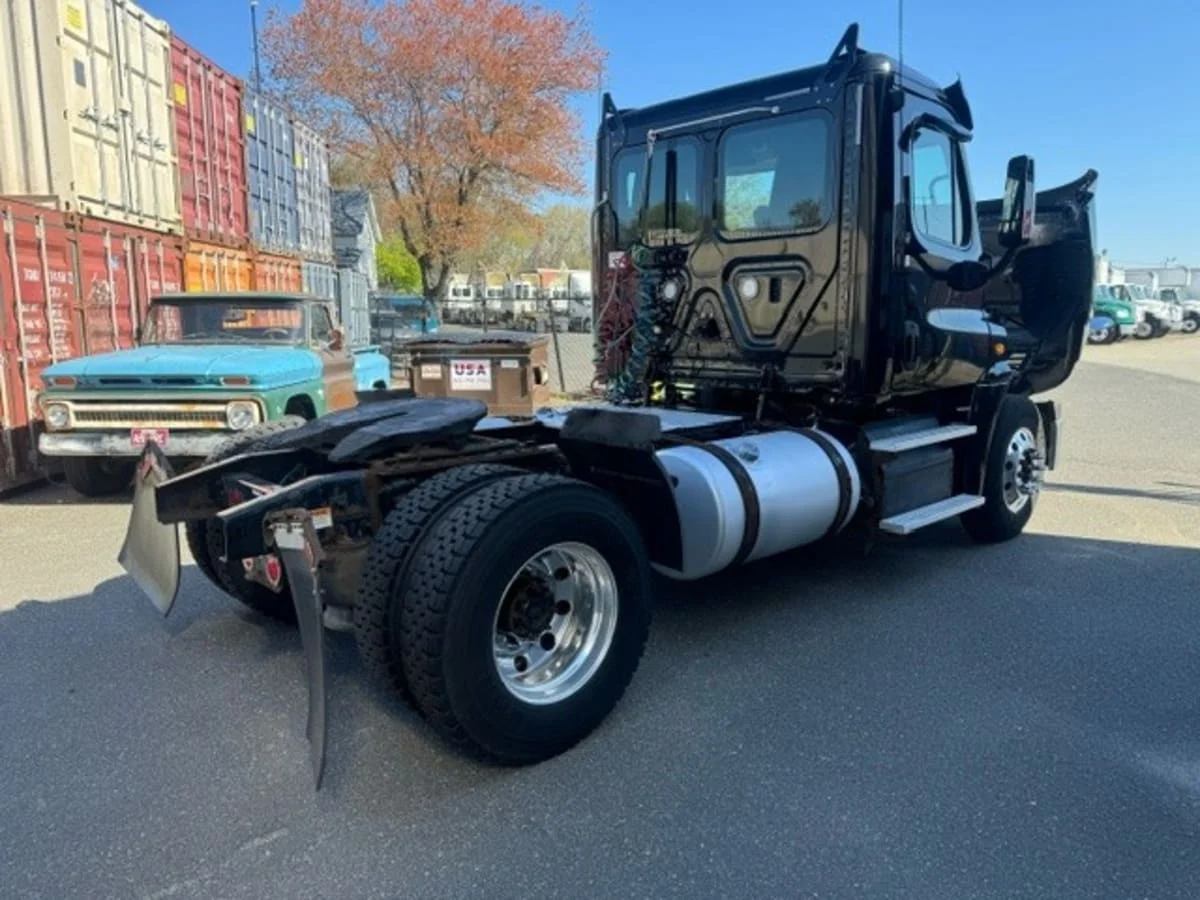 2018 Freightliner Cascadia in Springfield, MA — photo 4
