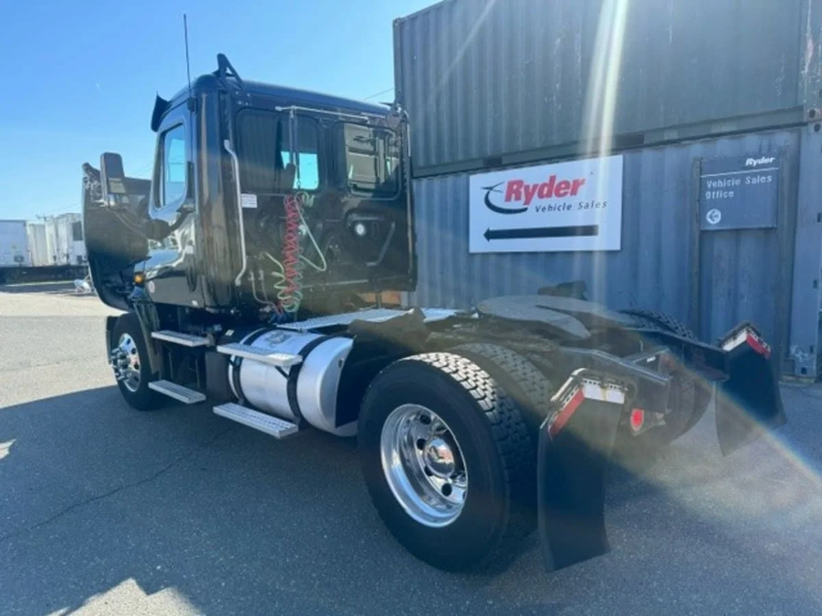 2018 Freightliner Cascadia in Springfield, MA — photo 6