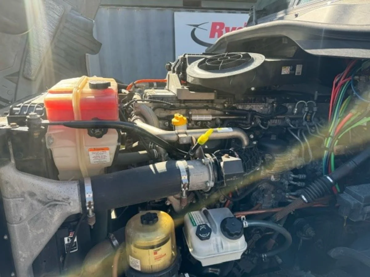 2018 Freightliner Cascadia in Springfield, MA — photo 8