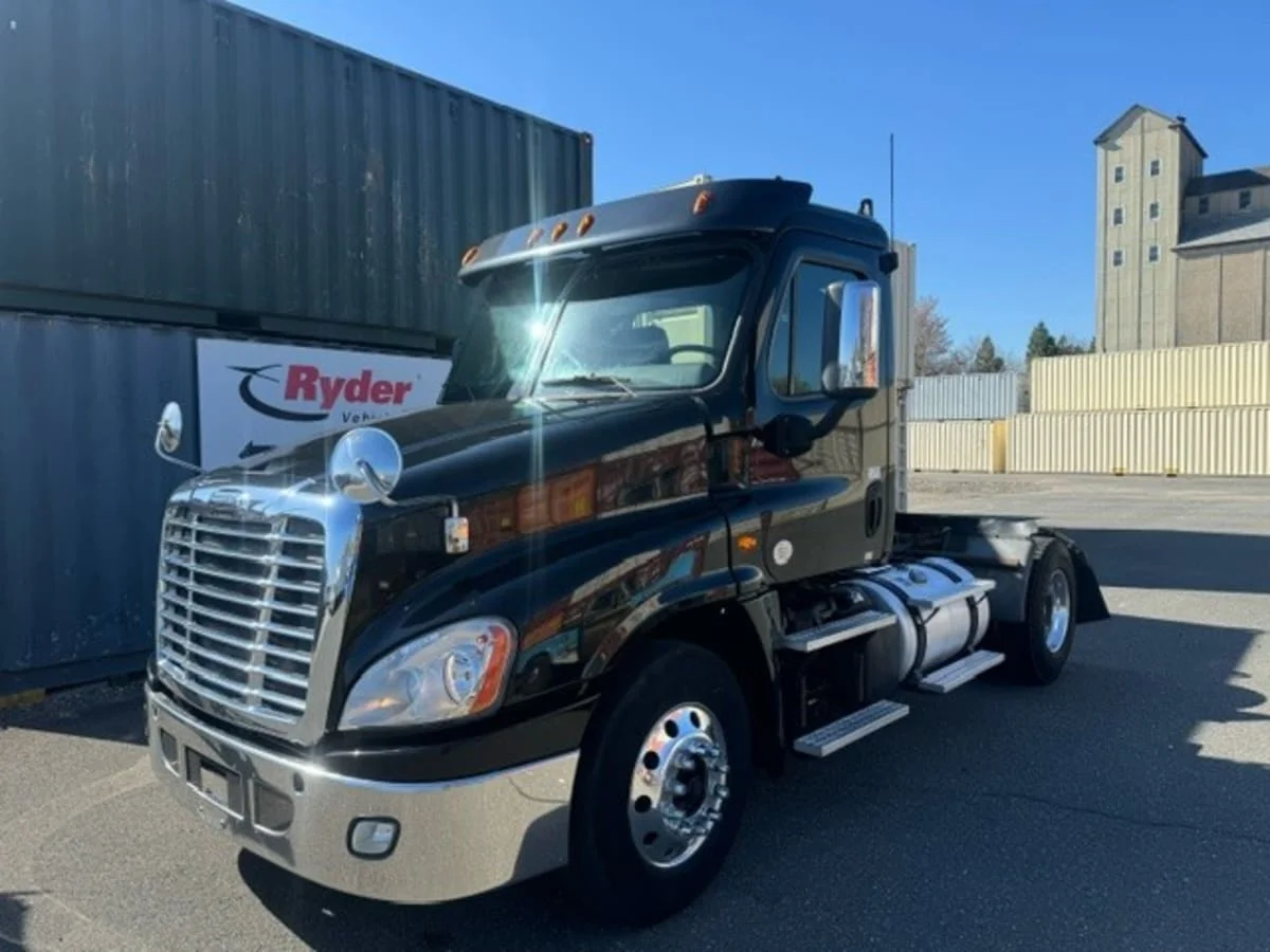 2018 Freightliner Cascadia in Springfield, MA — photo 3