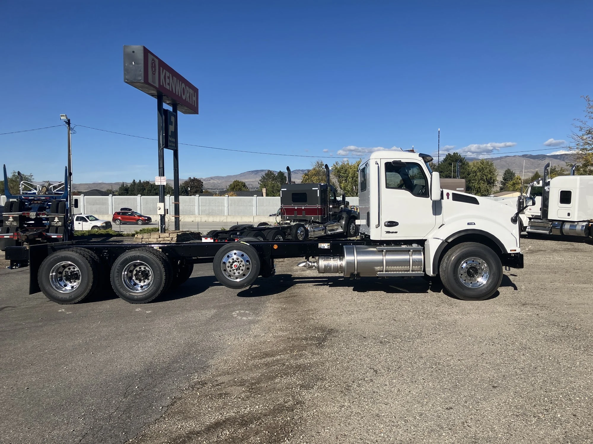 2026 Kenworth T880 - image 6