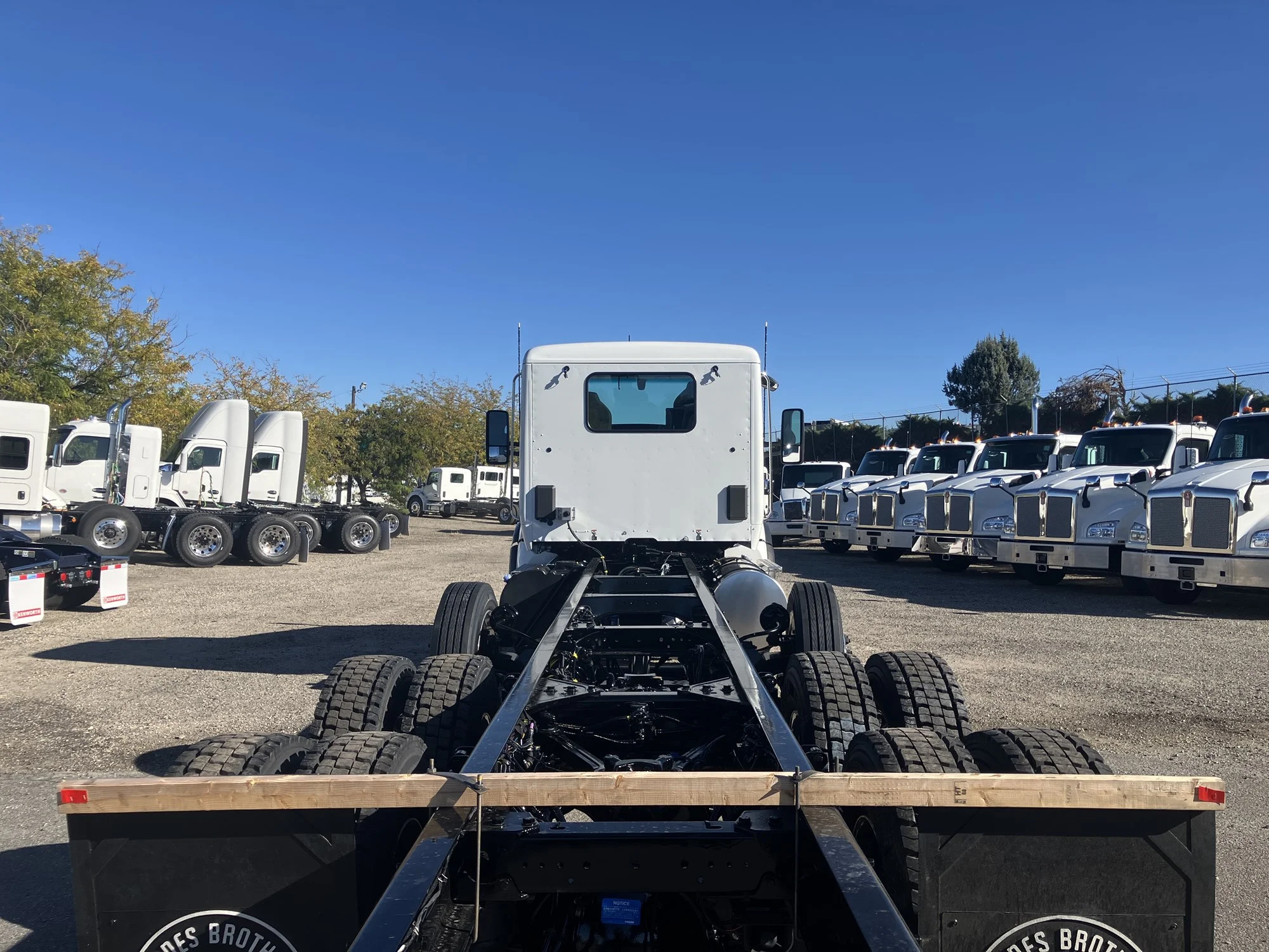 2026 Kenworth T880 - image 4