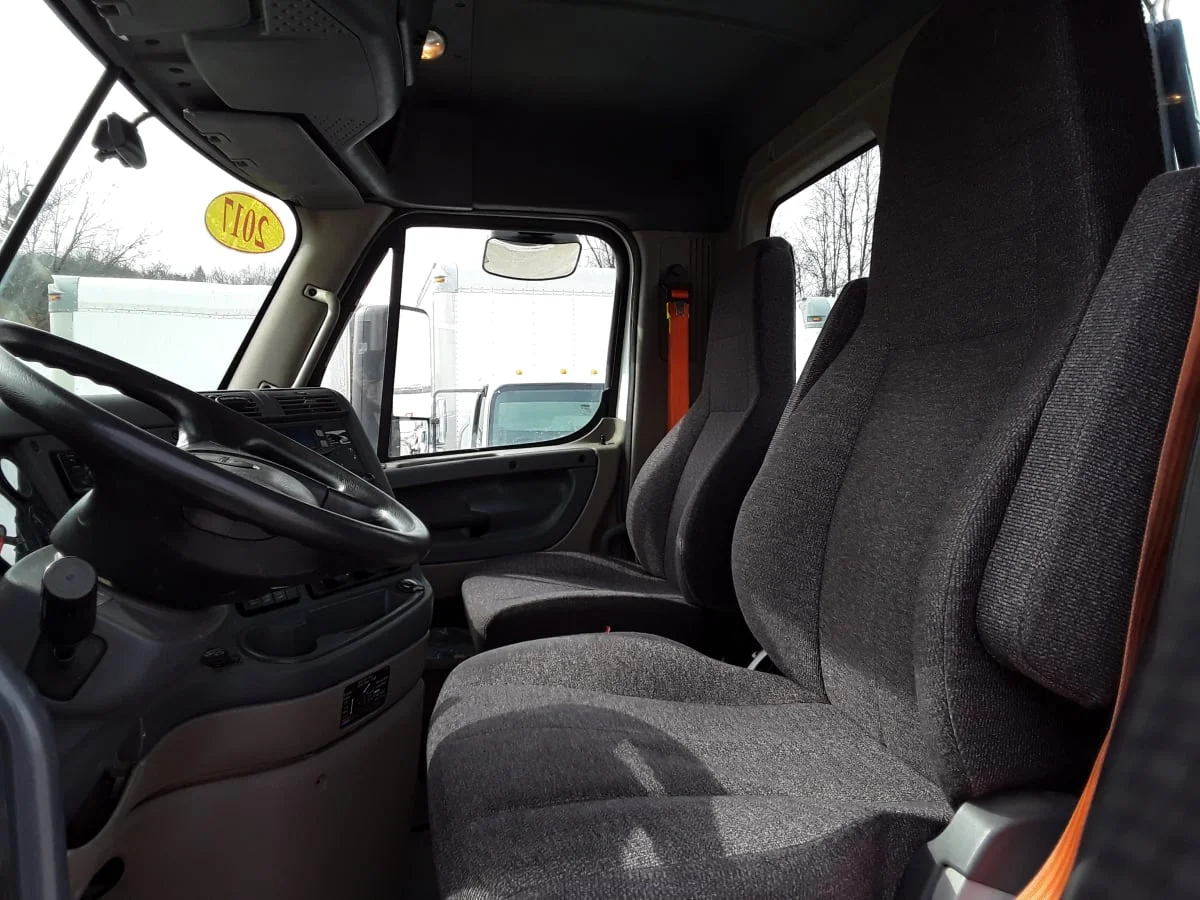 2017 Freightliner Cascadia - image 7