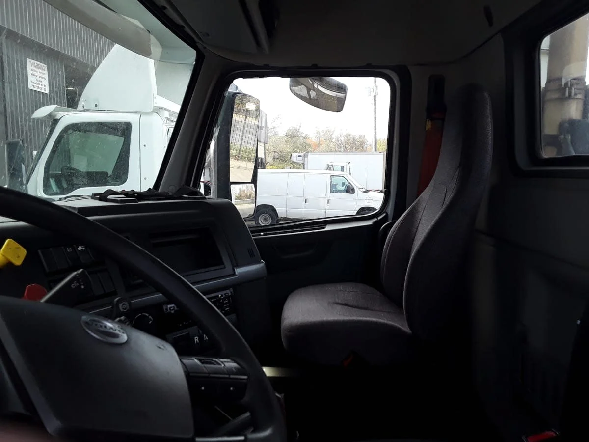 2019 Volvo in Kansas City, MO — photo 8