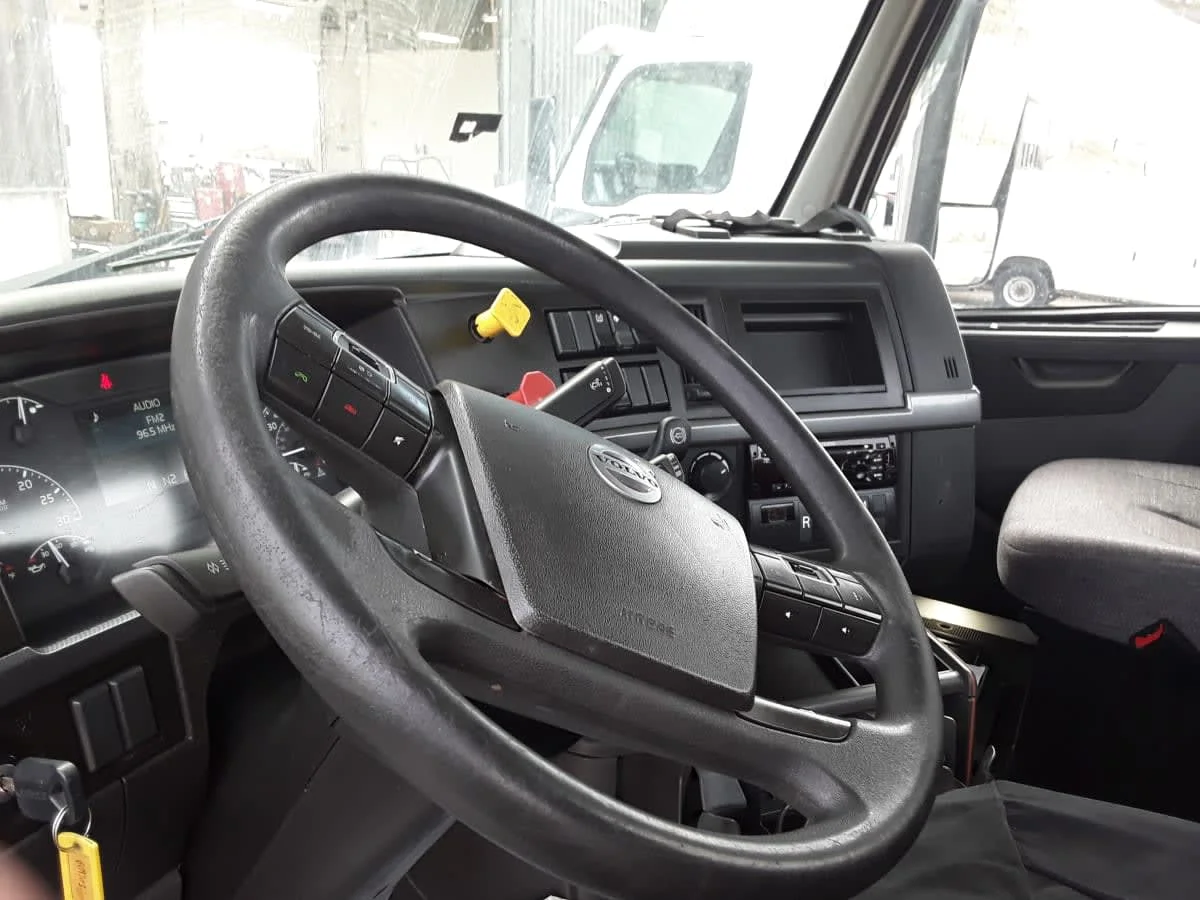 2019 Volvo VNR 660 in Kansas City, MO — photo 7