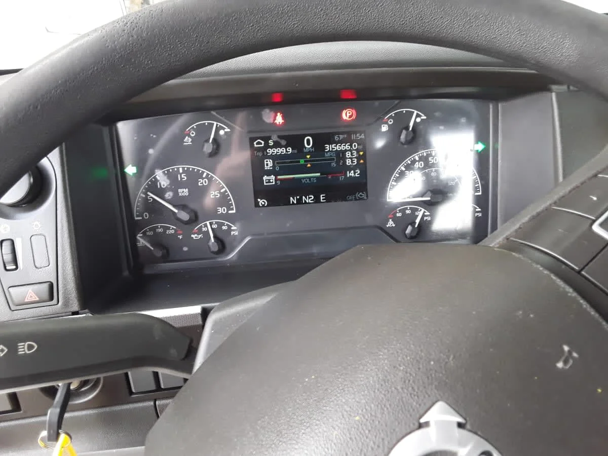2019 Volvo VNR 660 in Kansas City, MO — photo 7