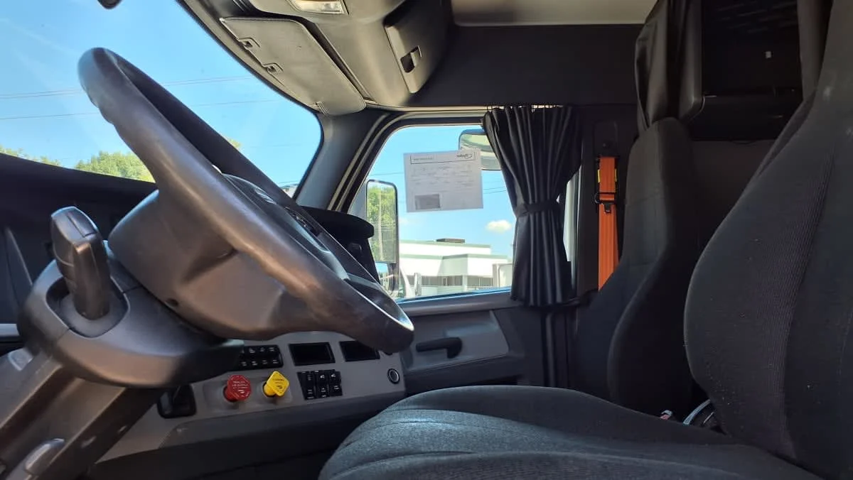 2020 Freightliner Cascadia in West Chester, OH — photo 7