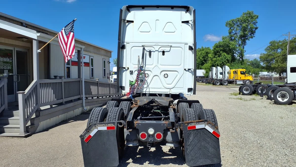 2020 Freightliner Cascadia in West Chester, OH — photo 5