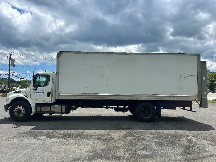 2019 Freightliner M2 106 in Elmsford, NY — photo 4
