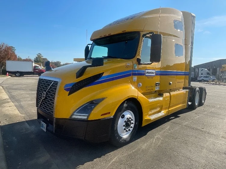 2022 Volvo VNL 760 in Tacoma, WA — photo 3