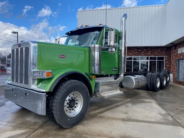 2027 Peterbilt 589 in EAU CLAIRE, PA