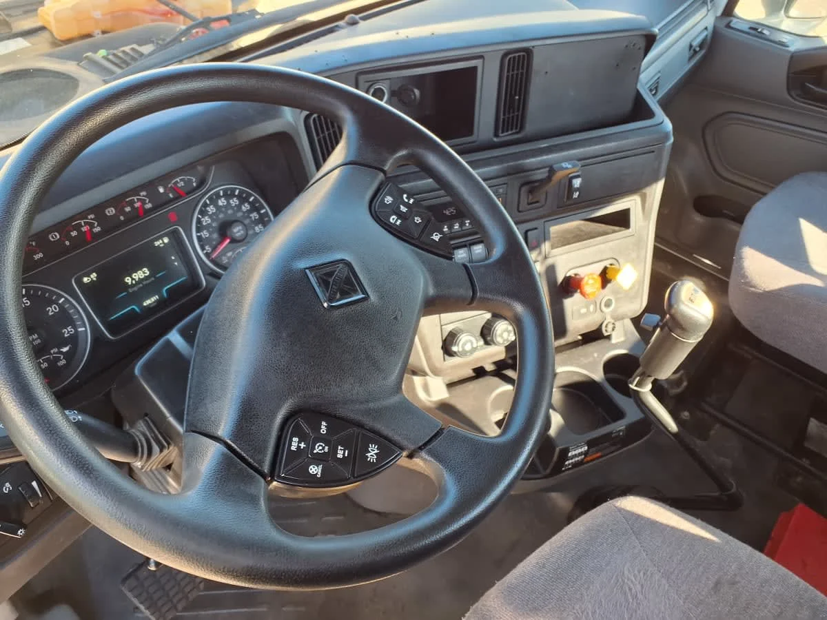 2021 International LT - image 7