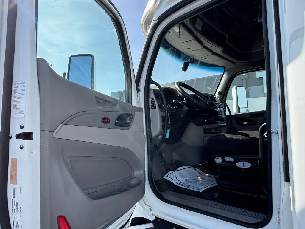 2021 Peterbilt 579 - image 12