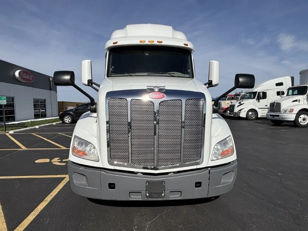 2021 Peterbilt 579 - image 3