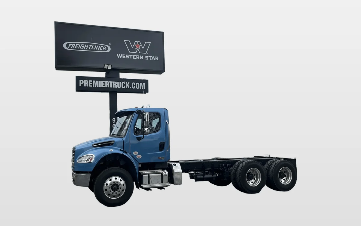 2025 Freightliner M2 106 - image 1
