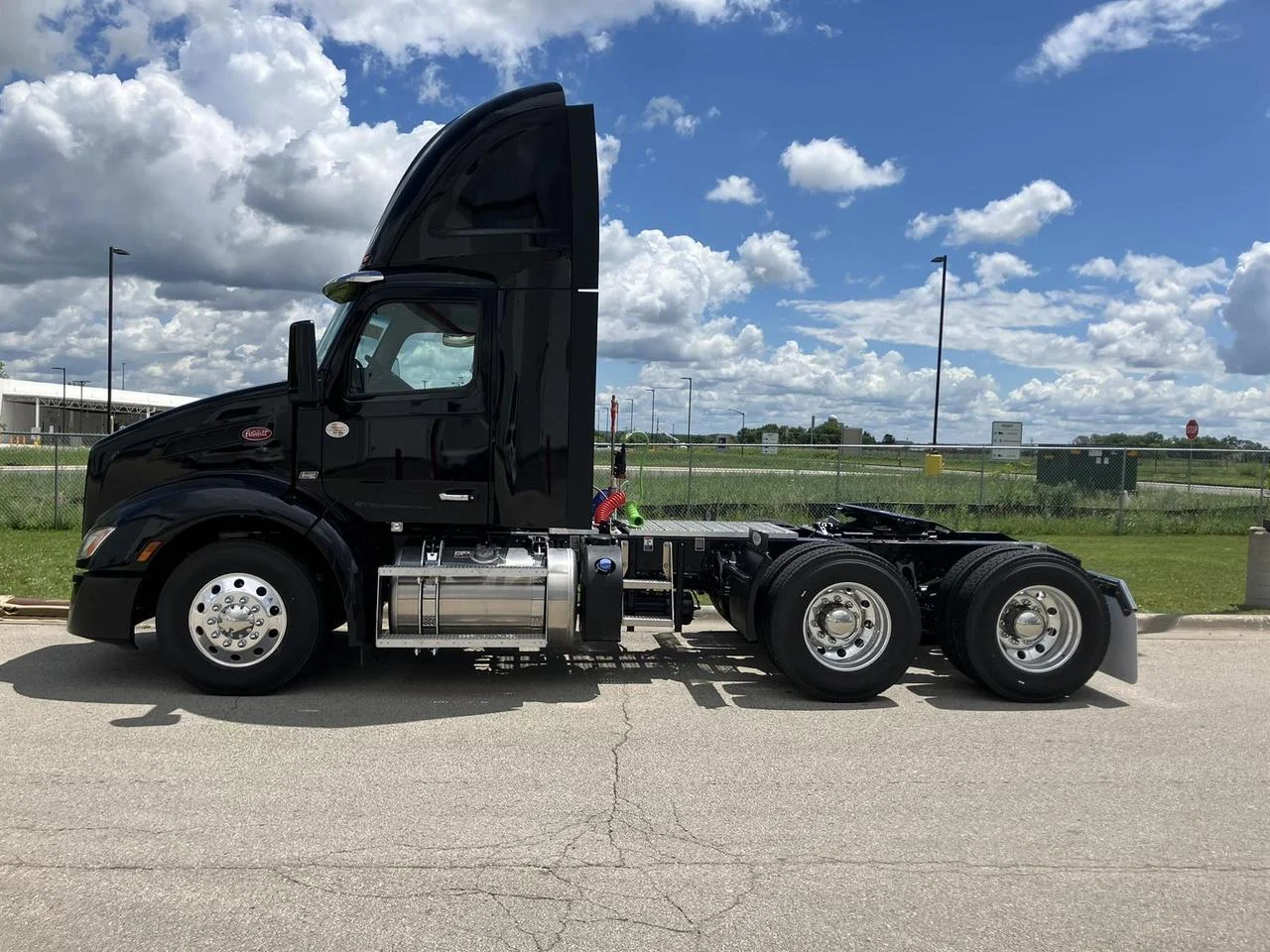 2027 Peterbilt 579 in Rochester, MN — photo 3