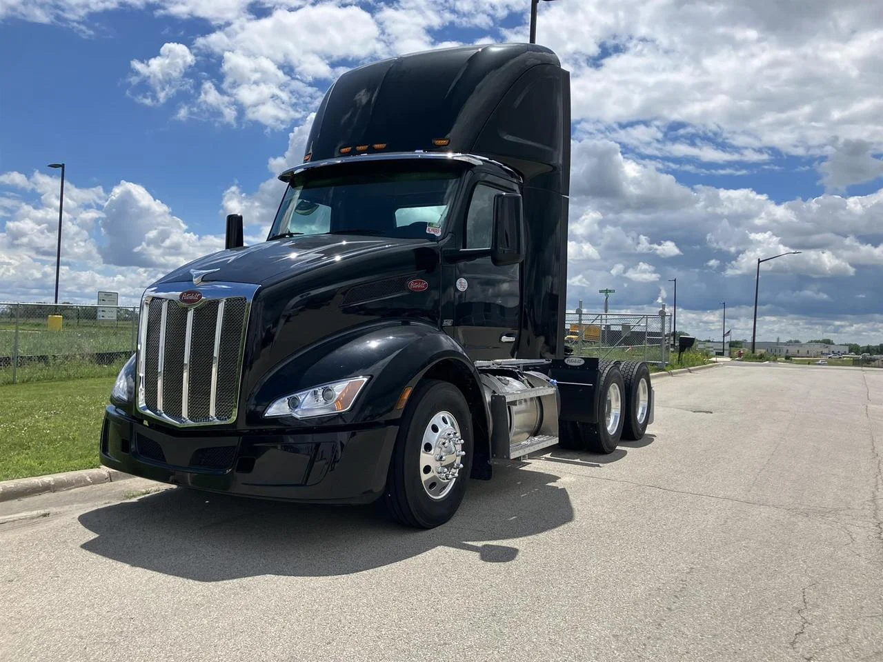 2027 Peterbilt 579 in Rochester, MN — photo 12