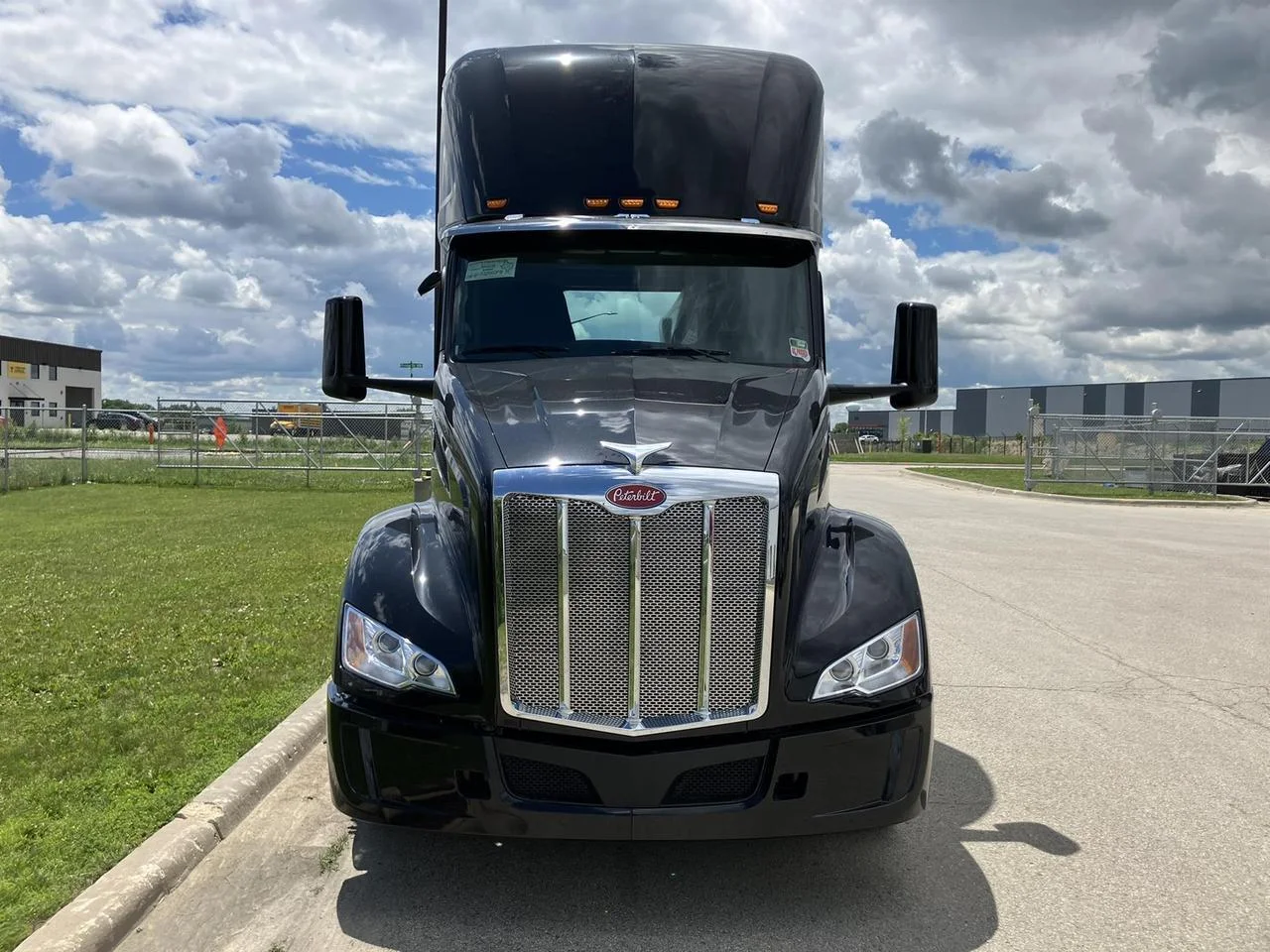 2027 Peterbilt 579