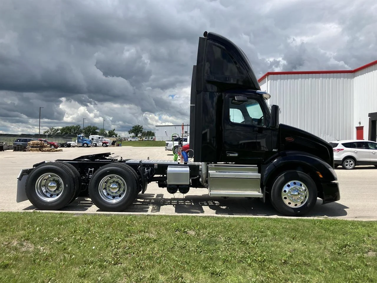 2027 Peterbilt 579 in Rochester, MN — photo 4