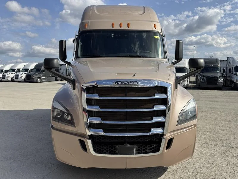 2022 Freightliner Cascadia - image 13