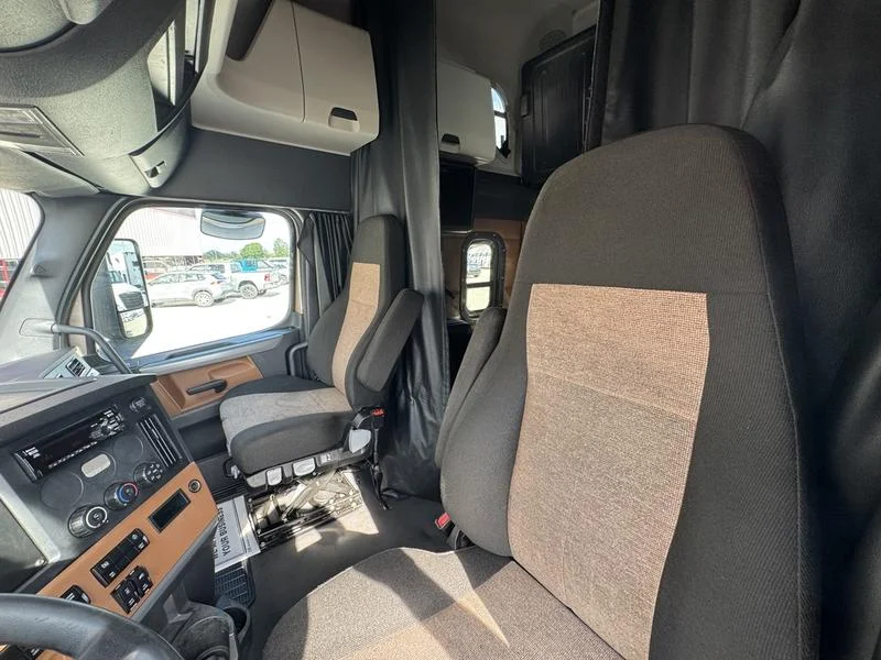 2022 Freightliner Cascadia - image 20