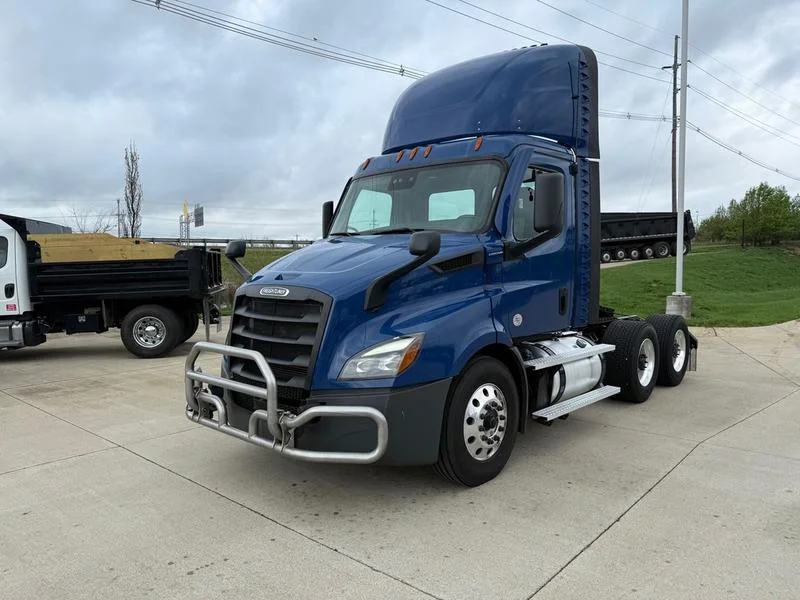 2022 Freightliner Cascadia - image 32