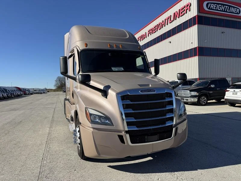 2022 Freightliner Cascadia - image 27