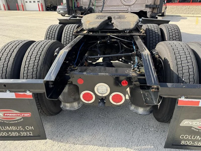 2022 Freightliner Cascadia - image 6