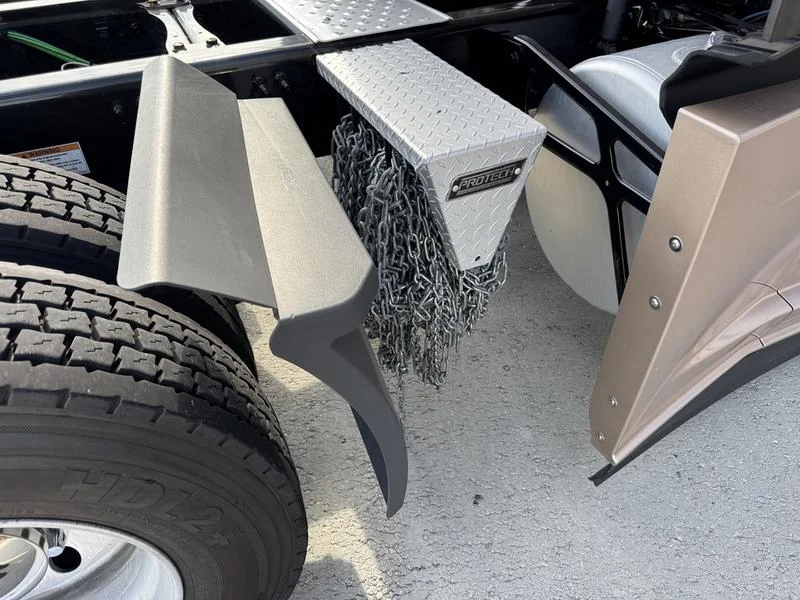 2022 Freightliner Cascadia - image 10