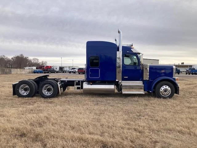 2027 Peterbilt 589 in Grand Island, NE — photo 9