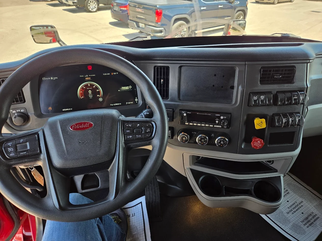 2023 Peterbilt 579 in Tampa, FL — photo 10