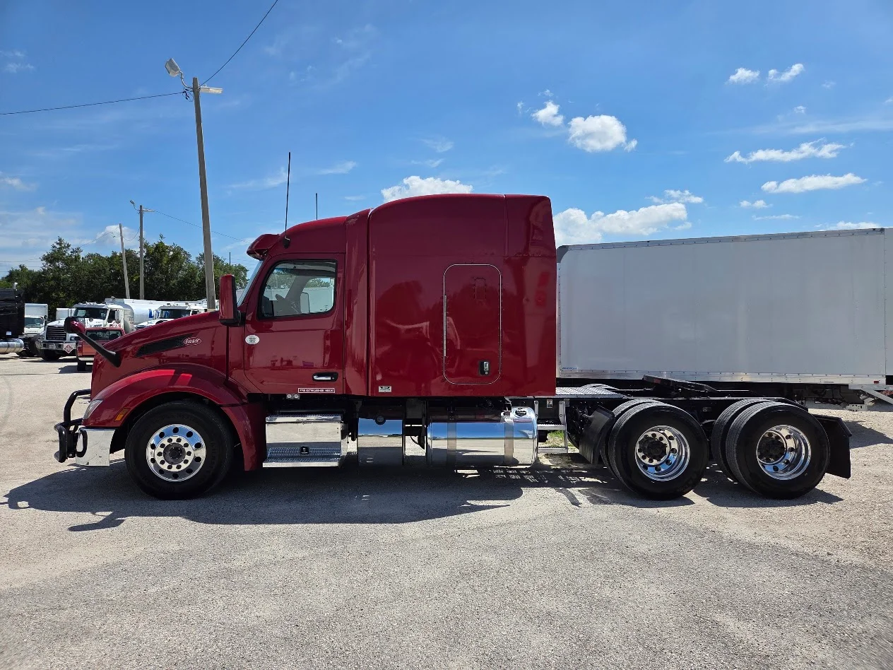 2023 Peterbilt 579 in Tampa, FL — photo 3