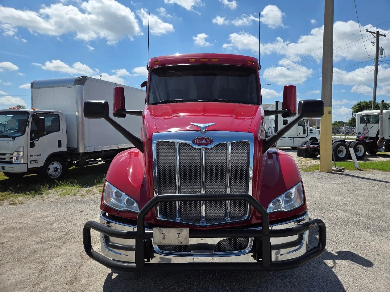 2023 Peterbilt 579 in Tampa, FL — photo 2