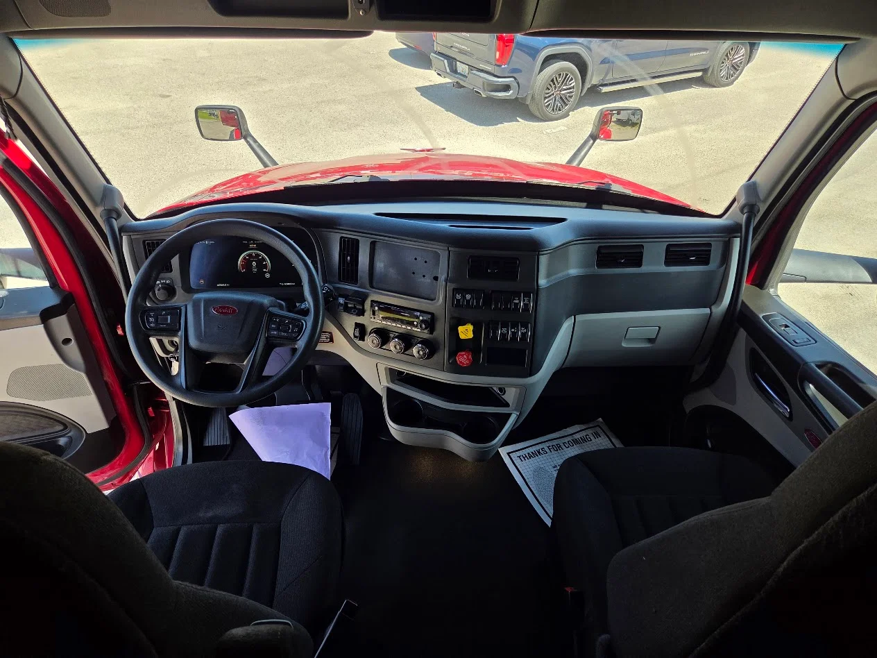 2023 Peterbilt 579 in Tampa, FL — photo 8