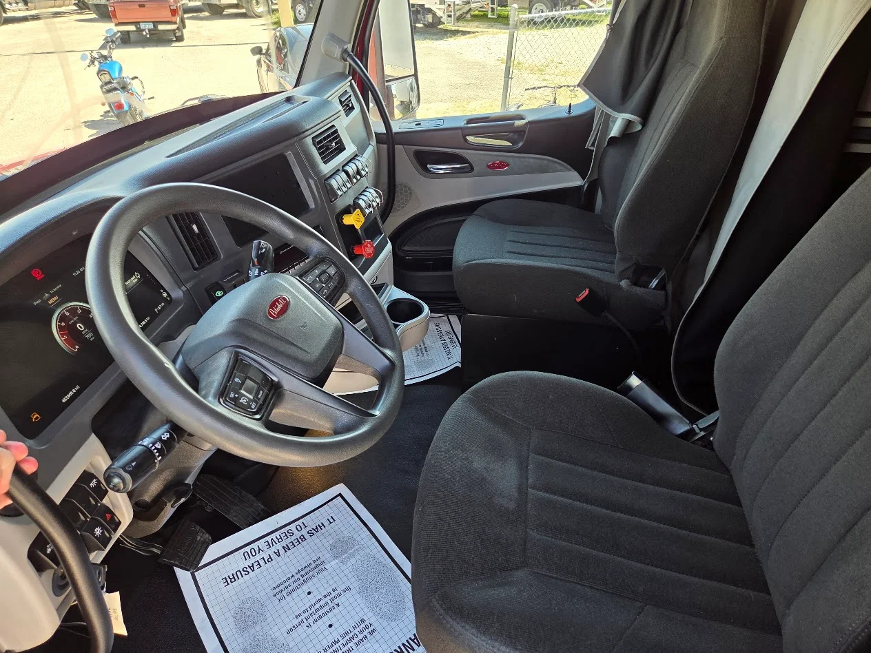 2023 Peterbilt 579 in Tampa, FL — photo 9