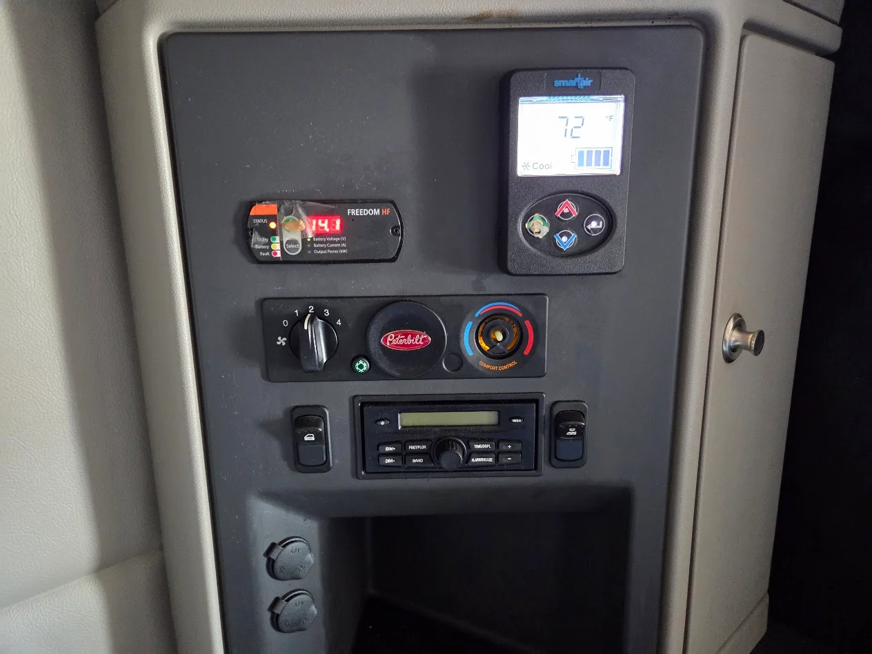 2023 Peterbilt 579 in Tampa, FL — photo 11