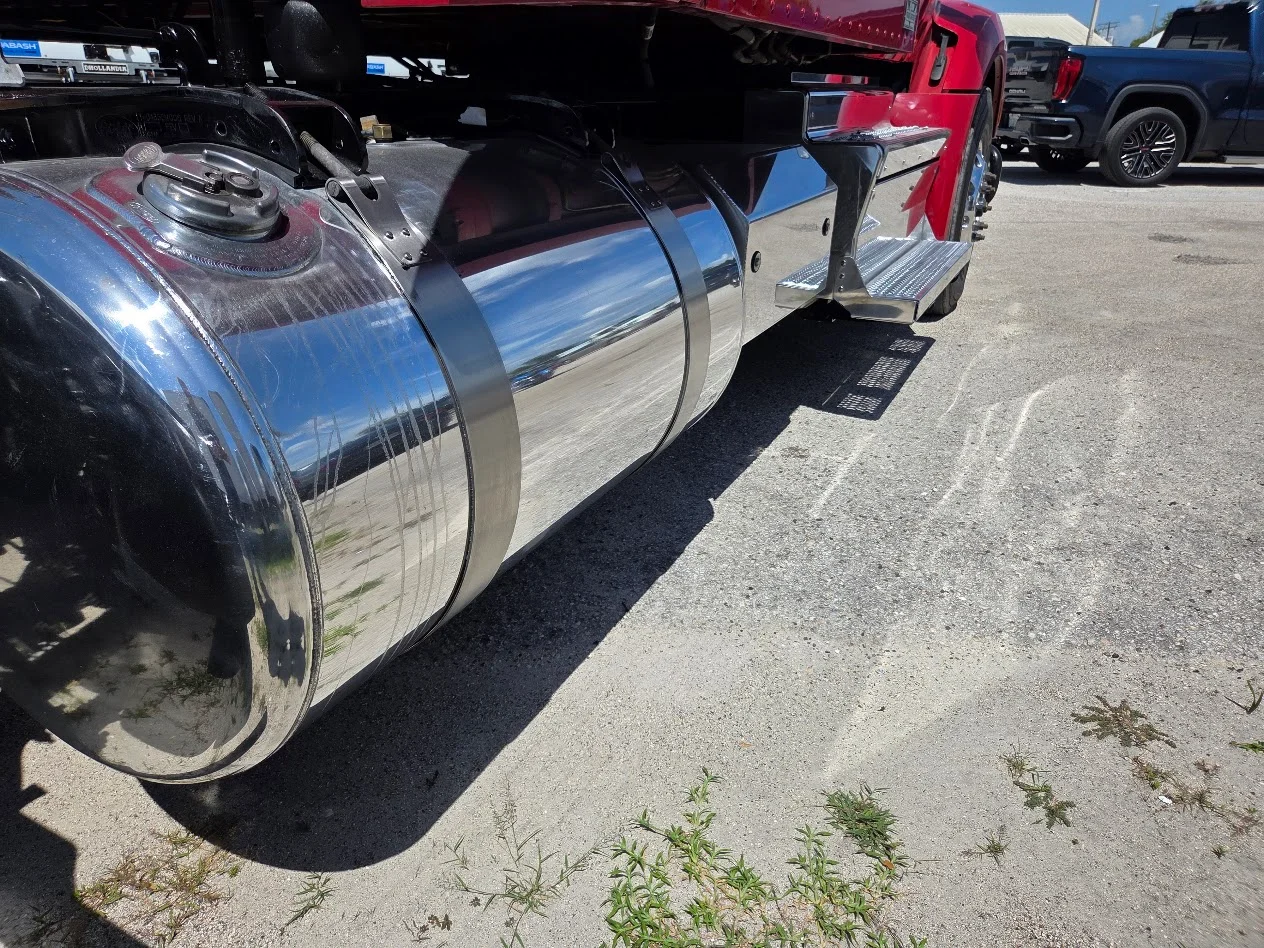 2023 Peterbilt 579 in Tampa, FL — photo 18