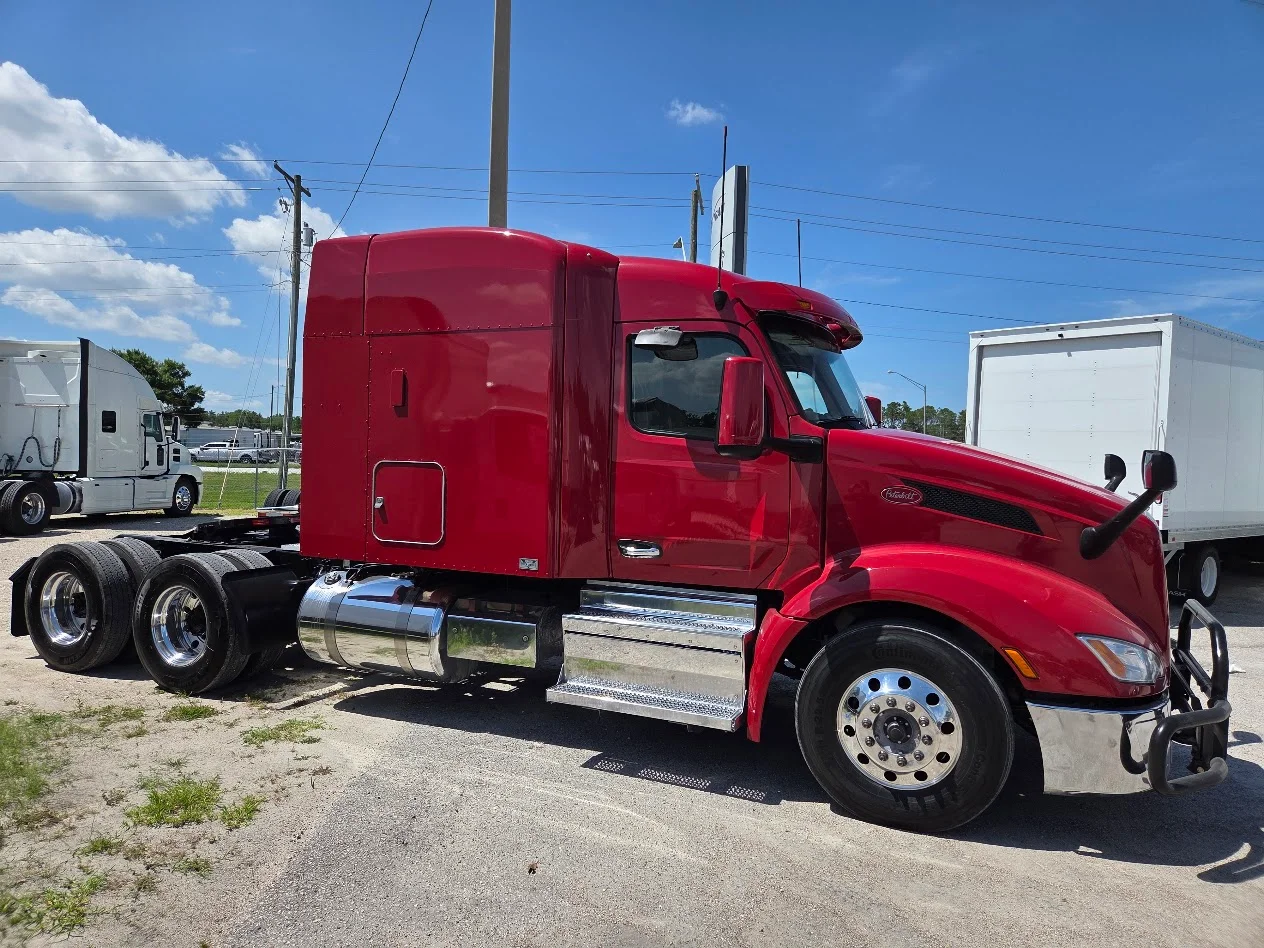 2023 Peterbilt 579 in Tampa, FL — photo 4