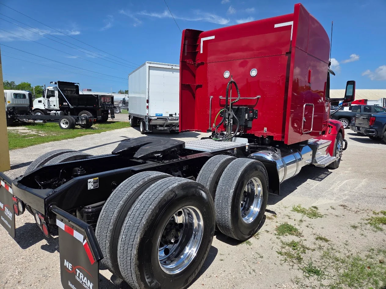 2023 Peterbilt 579 in Tampa, FL — photo 7