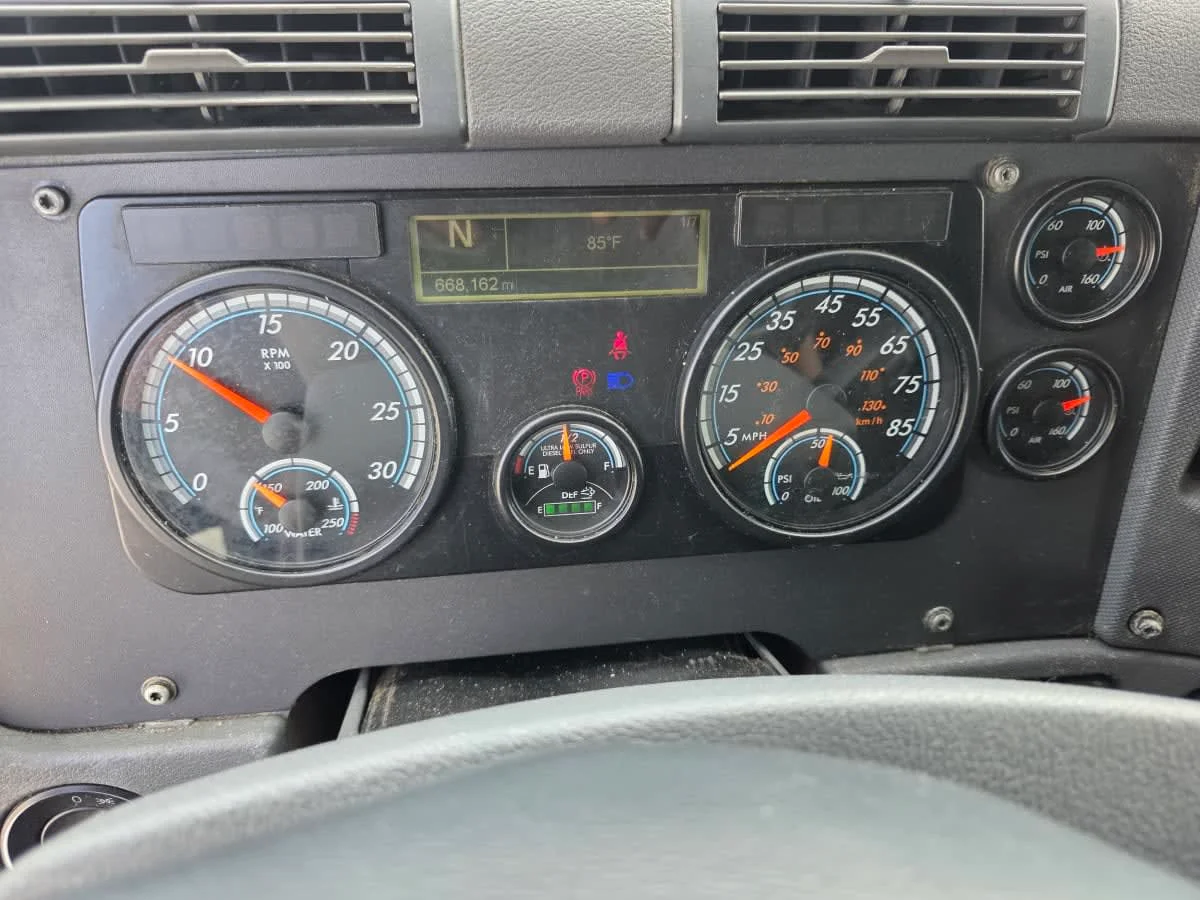 2020 Freightliner Cascadia in Bensalem, PA — photo 11