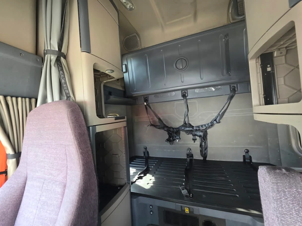 2020 Freightliner Cascadia in Bensalem, PA — photo 8