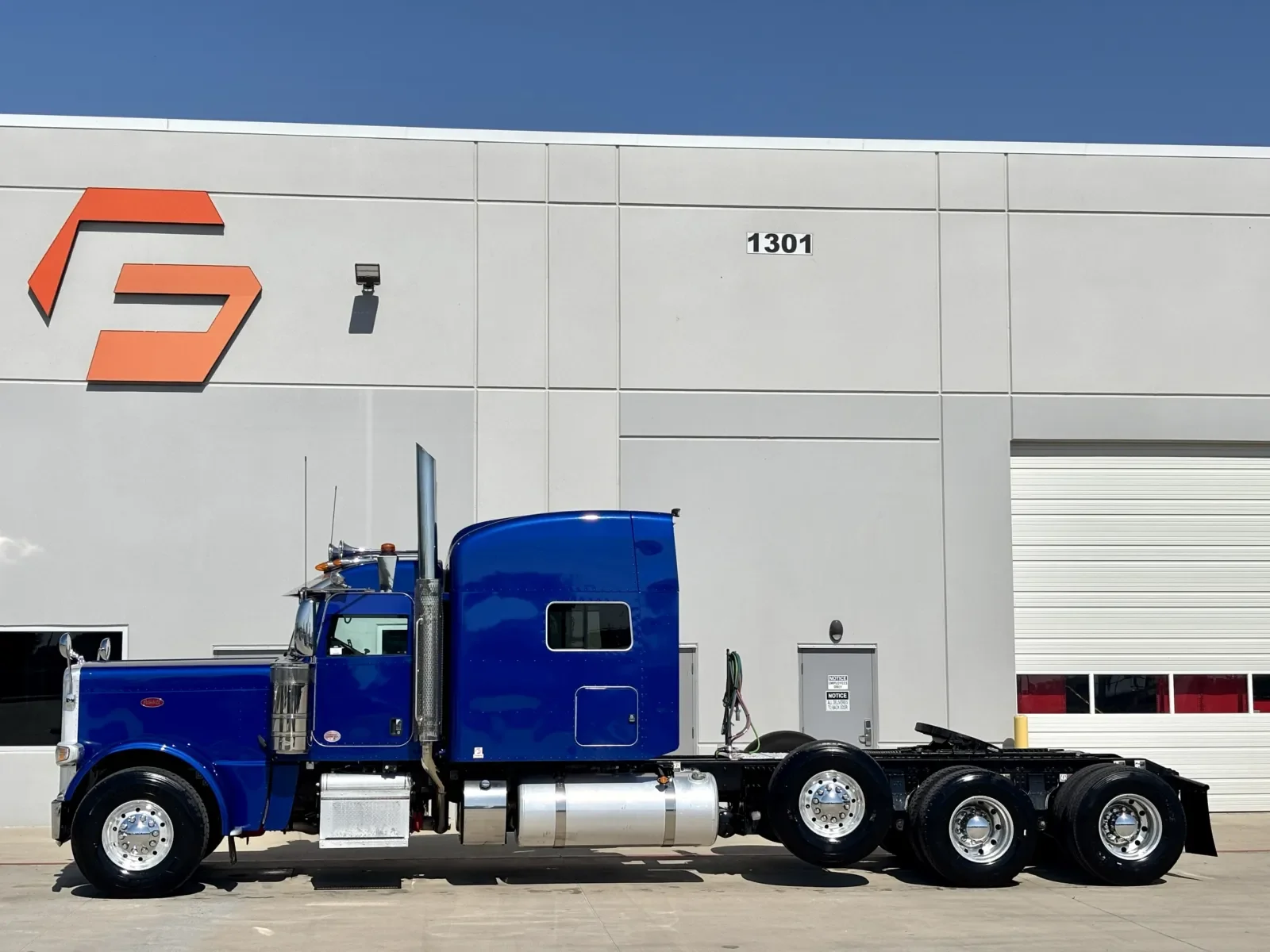 2024 Peterbilt 389 in Hutchins, TX — photo 4