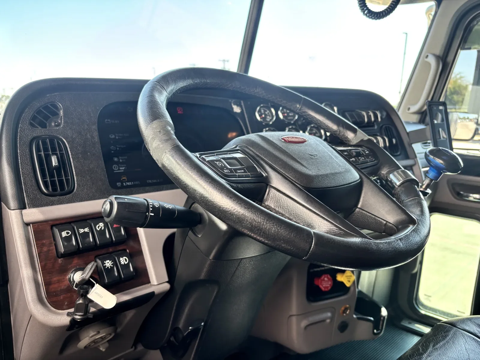 2024 Peterbilt 389 - image 15