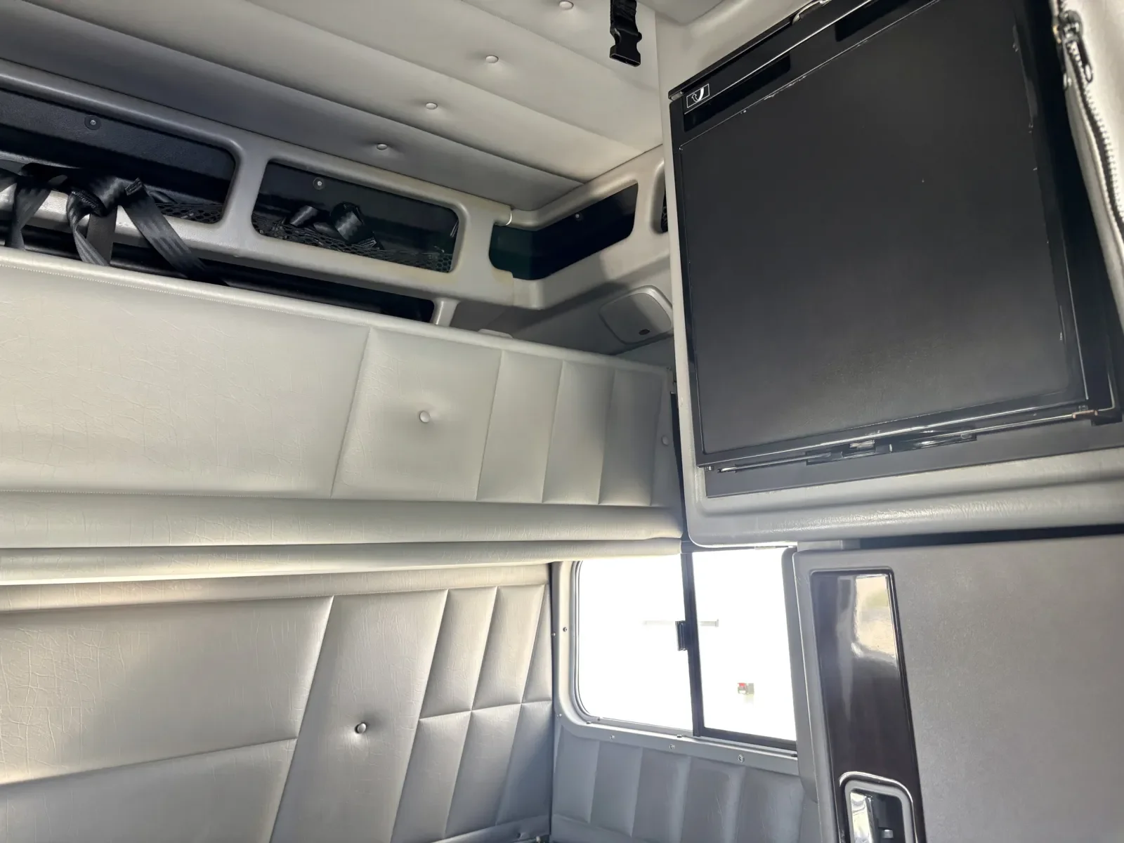 2024 Peterbilt 389 - image 23