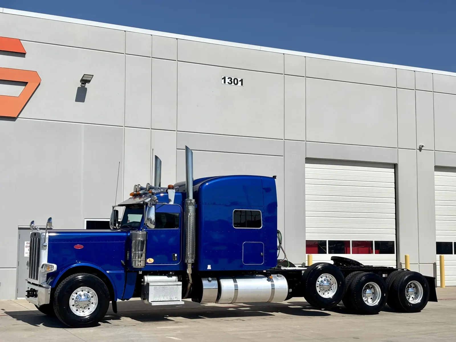 2024 Peterbilt 389 in Hutchins, TX — photo 2
