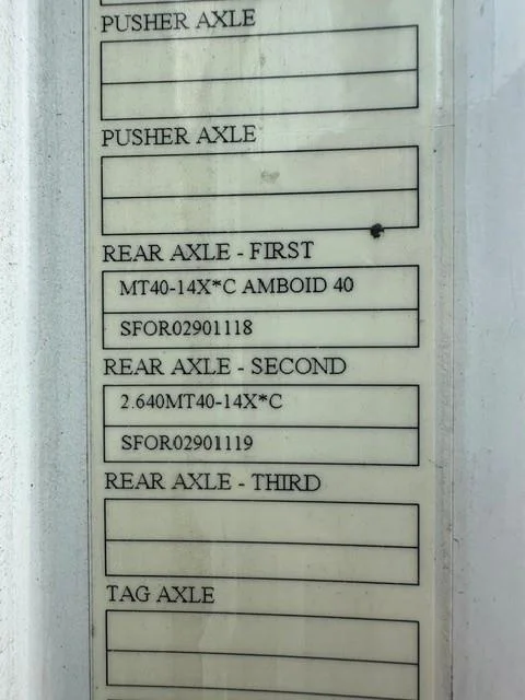 2015 Volvo VNL 300 - image 9