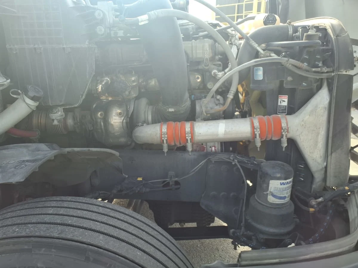 2022 Freightliner Cascadia - image 9