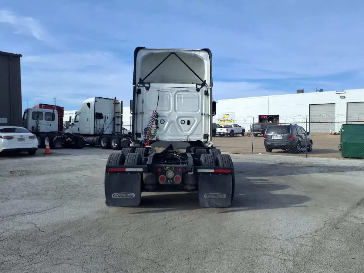 2022 Freightliner Cascadia - image 5