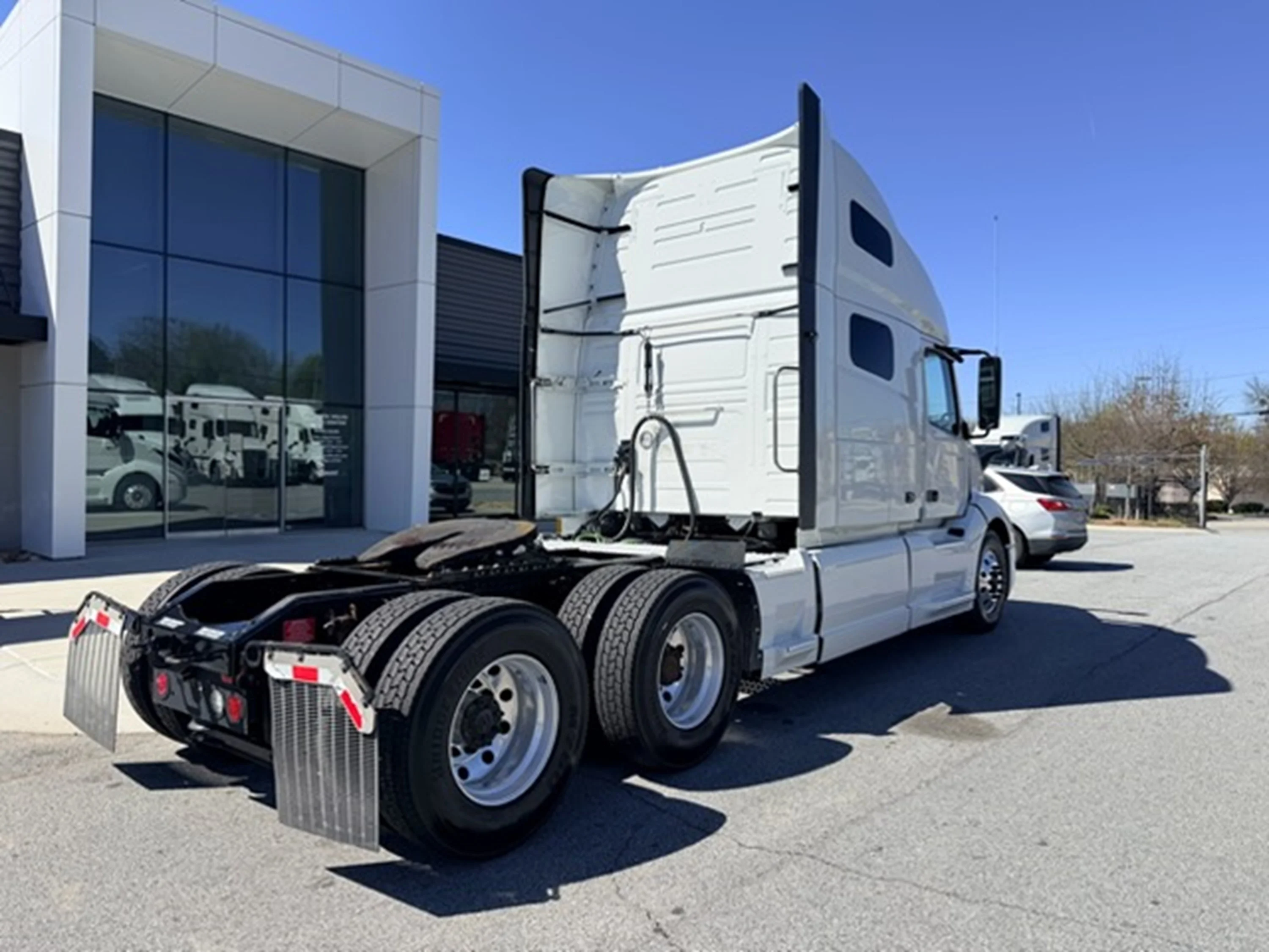 2023 Volvo VNL 760 - image 3